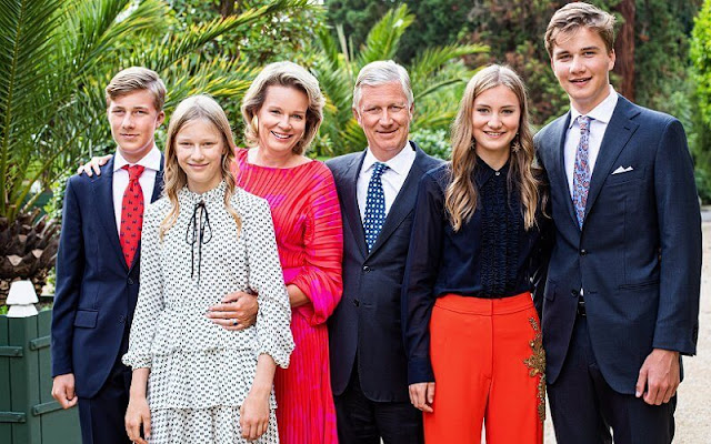 Queen Mathilde wore a pleated twill dress by Natan. Eleonore wore a bow dress by Maje. Princess Elisabeth wore a navy shirt by Dries Van Noten