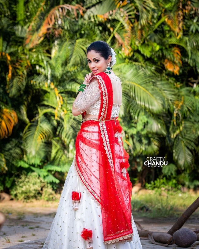 Pic of the day: Sadaa Looking Pretty in Red Half Saree