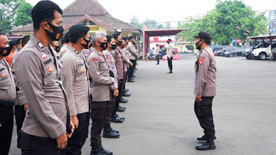 Kapolres Serang Kota Pimpin Apel  Pengecekan Personel BKO Pengamanan Pilkades Kab. Lebak