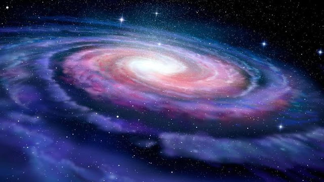 يكتشف تلسكوب هابل ثلاث مجرات مذهلة