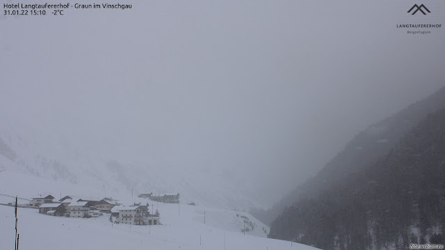 Melago: pomeriggio, nevica con vento forte da nordovest. (Foto: foto-webcam.eu, ore 15:10)