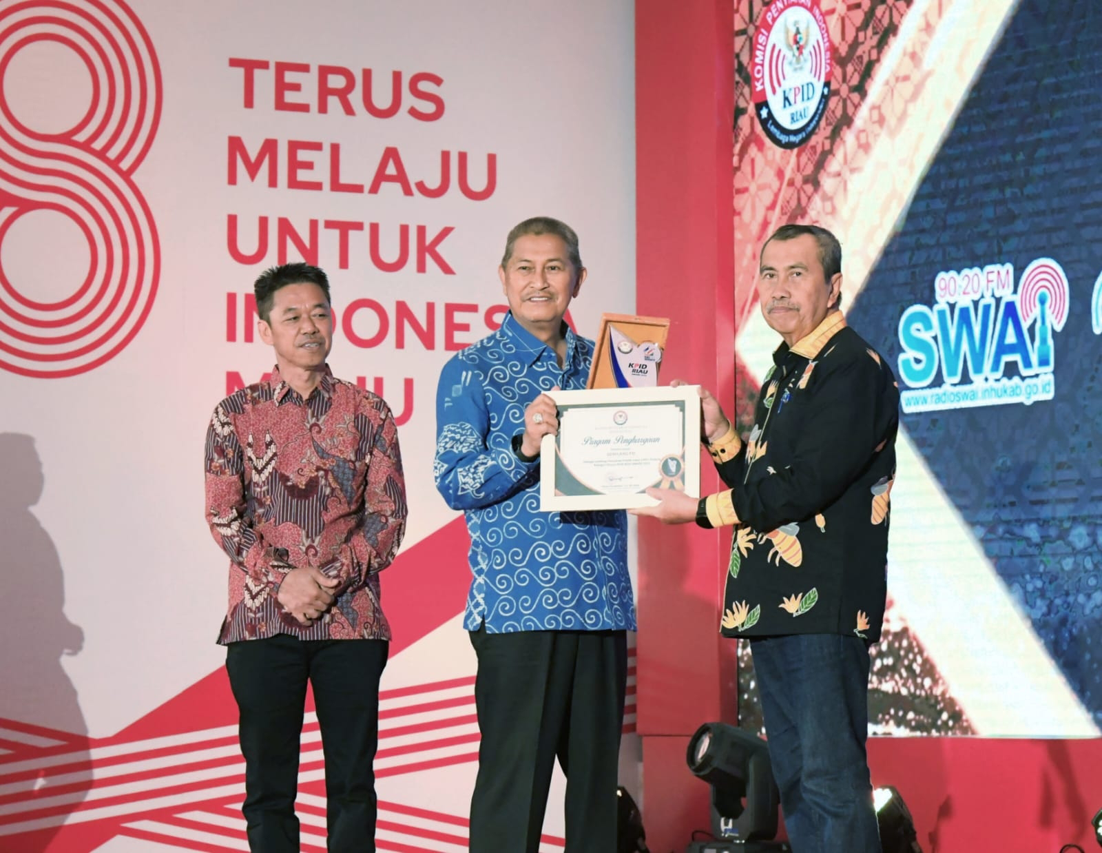 Radio Gemilang FM Raih Penghargaan LPPL Terbaik KPID Riau Award 2023