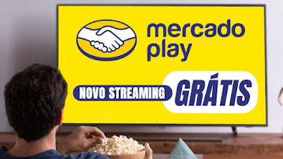 homem assistindo filmes e series em uma teve no aplicativo do mercado play