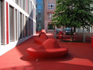 Piazza Raiffeisen a Sankt Gallen Red Carpet St. Gallen Switzerland by artist Pipilotti Rist Projekt Stadtlounge Piazza Rossa San Gallo Svizzera