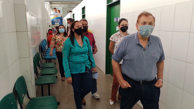 Mão Santa visita novas instalações de hospital