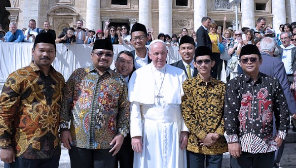 Masih Panas Soal Polemik Adzan, Menag Yaqut Ingin Undang Paus Fransiskus ke Indonesia