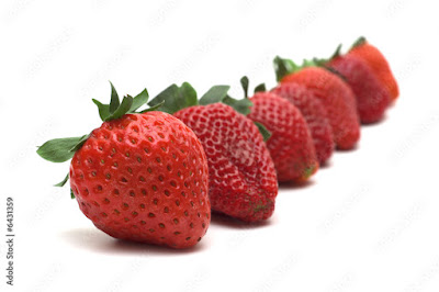 3. स्ट्रॉबेरी + प्रोटीन हेयर स्पा