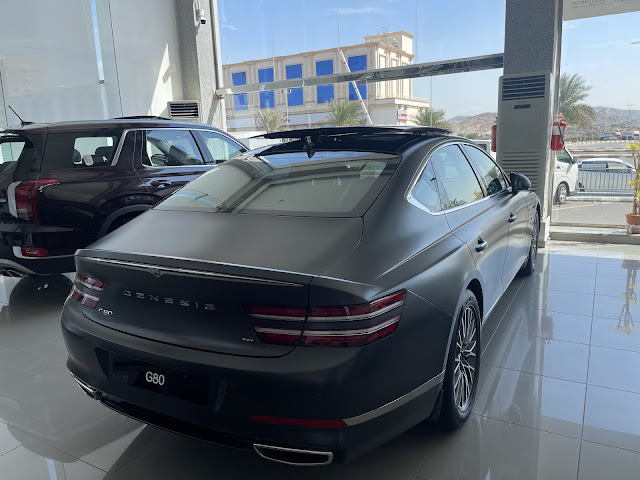 جينيسيس G80 2022 T مقابل مرسيدس بنز E450 4Matic سيدان الفاخرة متوسطة الحجم