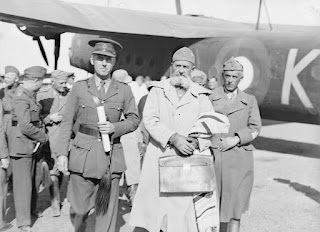 The captive Bergonzoli with other Italian officers after disembarking at Cairo in February, 1941