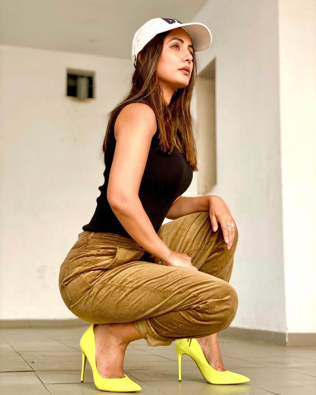 Hina Khan Hot and Sexy Poses For Instagram  - Insta Stars