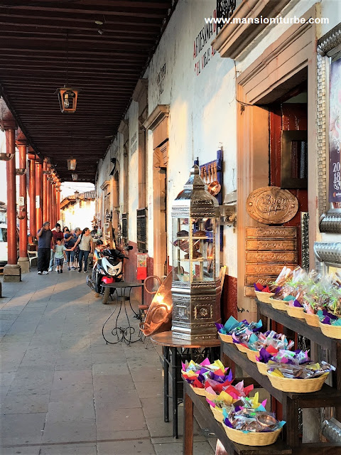 Handicrafts shops in Santa Clara del Cobre, Michoacán