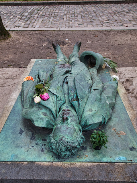 jiemve, Paris,cimetière, Père Lachaise, gisant, Victor Noir, Yvan Salmon