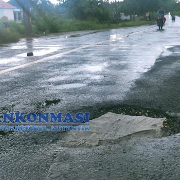 Baru Seumur Jagung Proyek Jalan PT Amin Jaya di Pantura Sampang Sudah Rusak