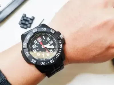 Replace the Strap on a Reming's Watch CARBONOX