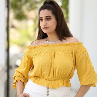 Most Beautiful Telugu Anchor Manjusha hot in yellow open neck T-shirt and white tight jeans