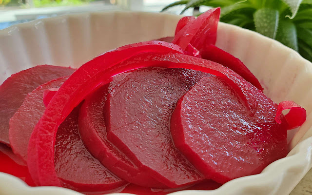 Make quick and easy refrigerator pickled beets