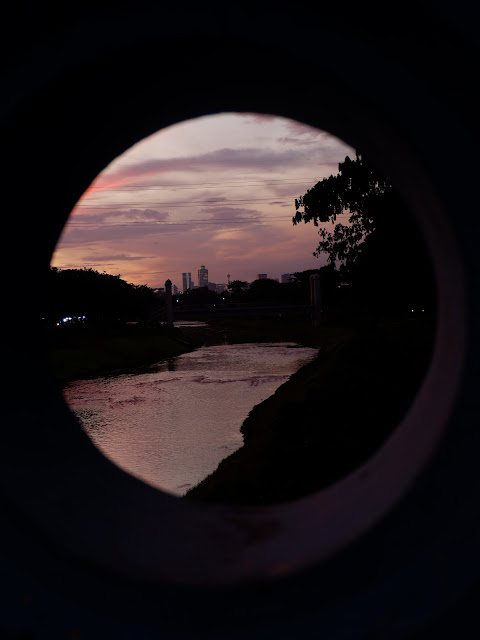 sunset di banjir kanal timur cipinang jakarta timur