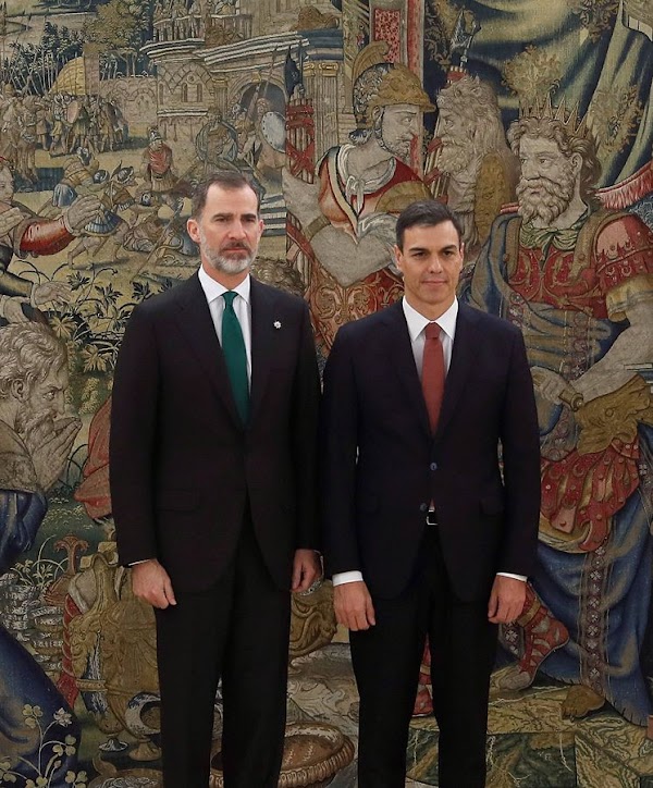 Sánchez se juega la democracia a la supuesta debilidad de Felipe VI 