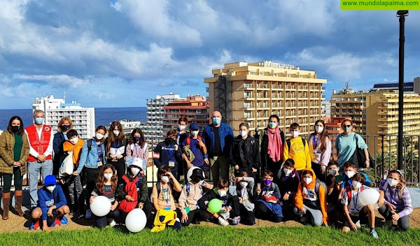 Alumnado de tercer ciclo de primaria del CEIP La Laguna, vive la magia del teatro de calle en MUECA