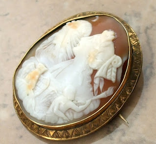 Antique shell cameo large gold frame shell damaged