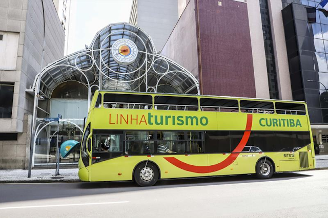 passeio de ônibus da Linha Turismo em Curitiba