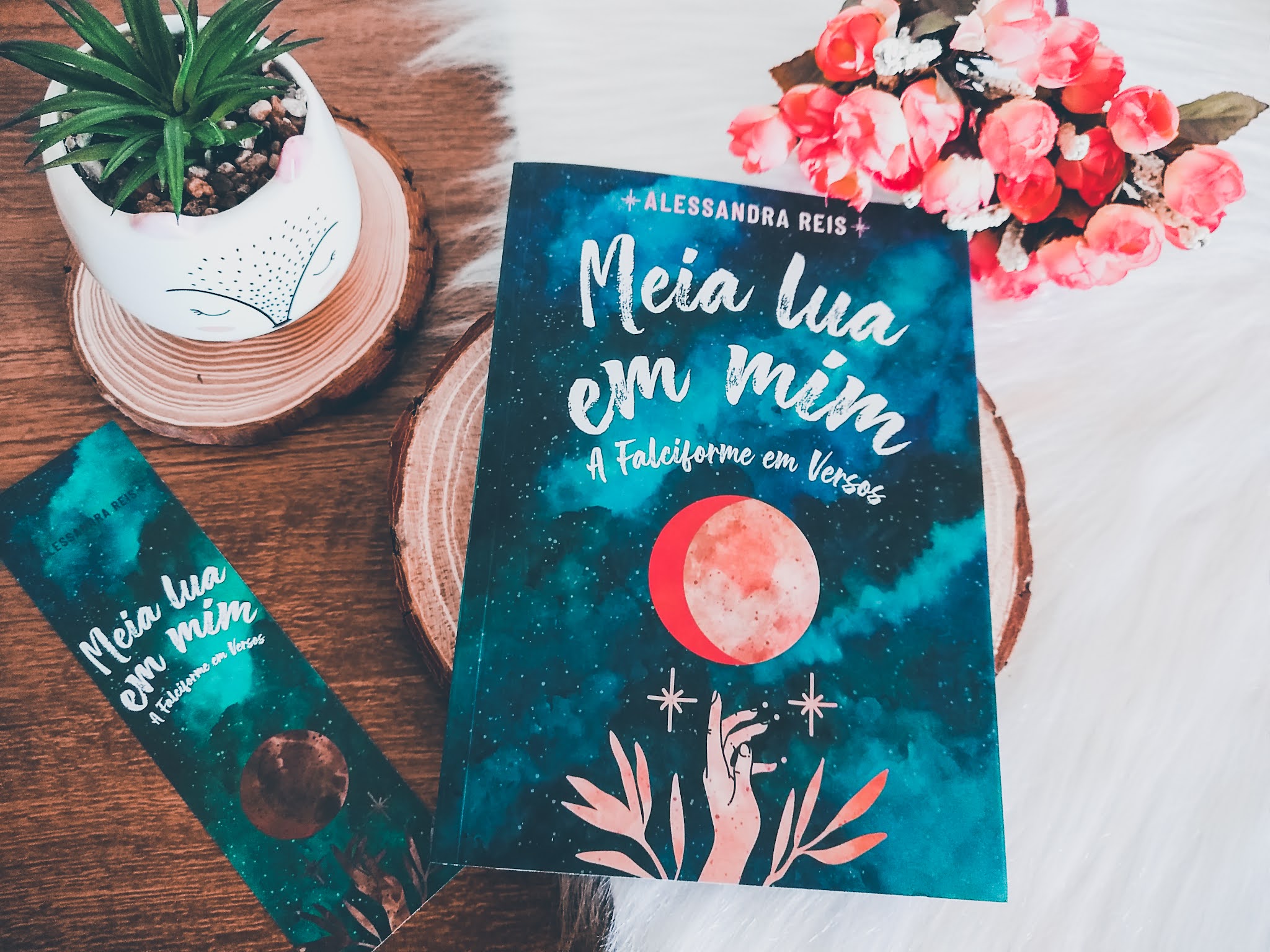 MOTIVOS PRA LER. " Meia Lua em Mim - A Falciforme em Versos". Parceria @alessandrareis.poetisa