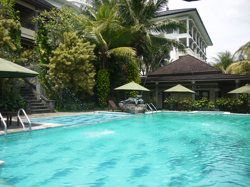 kolam renang hotel oxalis magelang