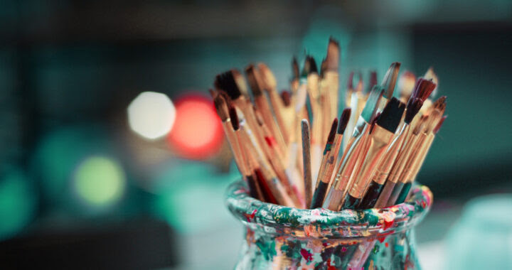 Vários lápis de cores