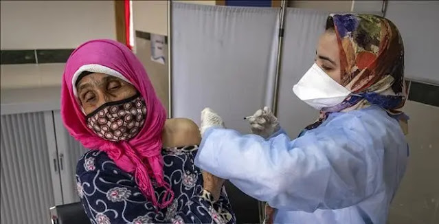 Medical staff administering a vaccine against COVID-19 in Sale, Morocco. Photo: AFP