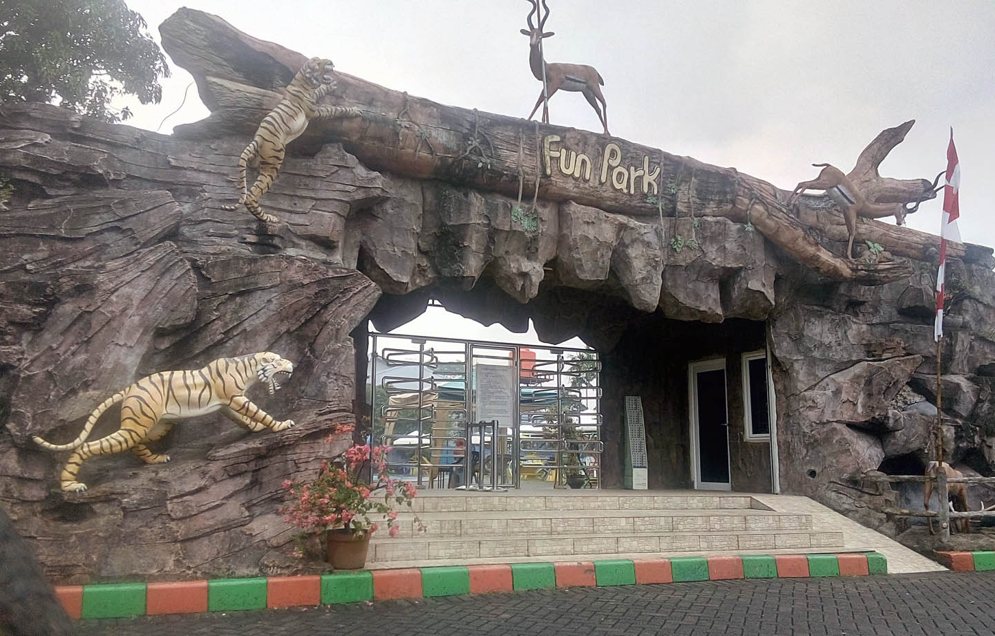 Kolam Renang Fun Park Villa Bogor