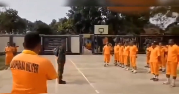 Viral! Video Perwira Masuk Penjara Militer, Prajurit: Pangkatnya Digondol Kucing!
