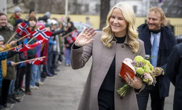 Crown Princess Mette-Marit wore a printed pattern coat from Marni. Christian Louboutin Kate black leather pumps