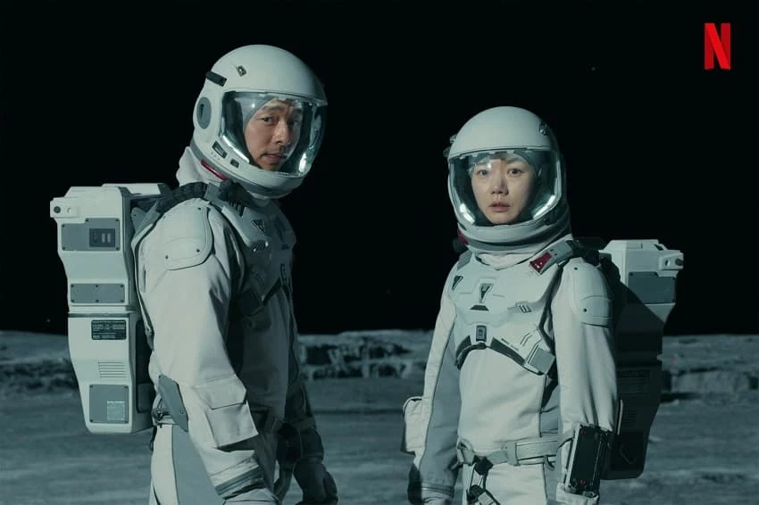Рецензия на сериал «Море Спокойствия» - фантастический триллер Netflix - 01