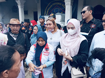 Firza Husen Maskati dan Srikandi Tangguh BPPKB Banten Peduli Korban Banjir