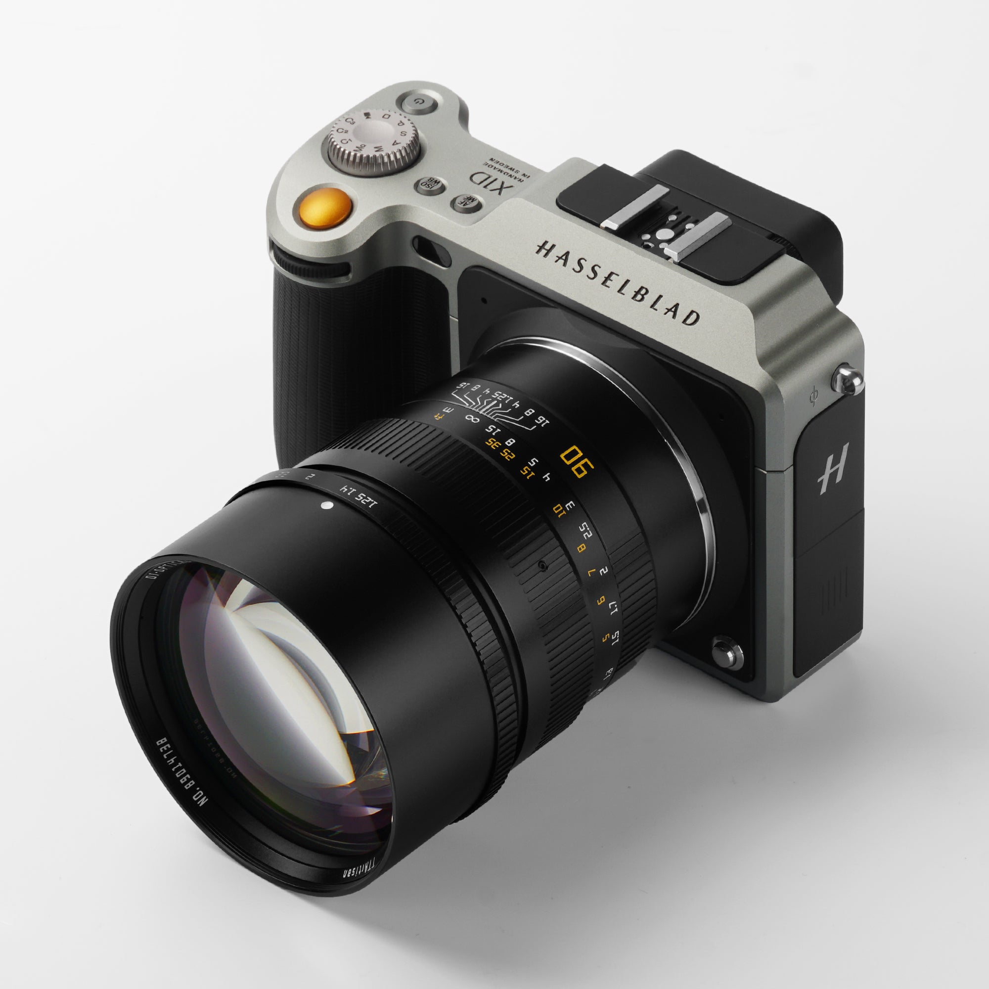 TTArtisan 90mm f/1.25 с камерой Hasselblad