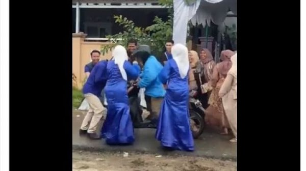 Aksi Kocak Pengendara Motor Nyelonong Lewat Kondangan saat Dangdutan, Malah Ikut Lakukan Hal Ini