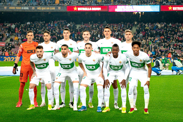 ELCHE C. F. Temporada 2021-22. Edgar Badía, Fidel, Diego González, Lucas Pérez, Enzo Roco, Lucas Boyé. Josan, Omar Mascarell, Iván Marcone, Helibelton Palacios, Johan Mojica.  F. C. BARCELONA 3 ELCHE C. F. 2 Sábado 18/12/2021, 18:30 horas. Campeonato de Liga de 1ª División, jornada 18. Barcelona, Camp Nou: 41.664 espectadores. GOLES: 1-0: 16’, Ferran Jutglà. 2-0: 19’, Gavi. 2-1: 62’, Tete Morente. 2-2: 63’, Pere Milla. 3-2: 85’, Nico.