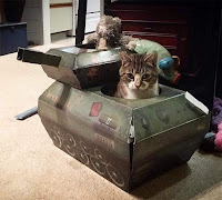 Tanques de guerra de cartón para gatos