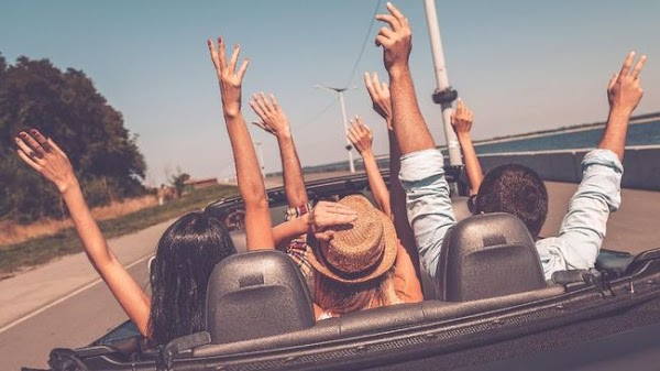 How to Enjoy Roadtrips with Your Friends