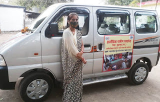 खुशियों की दास्ताँ: ज्वाला महिला आजीविका संकुल को सौंपी वाहन की चाबी