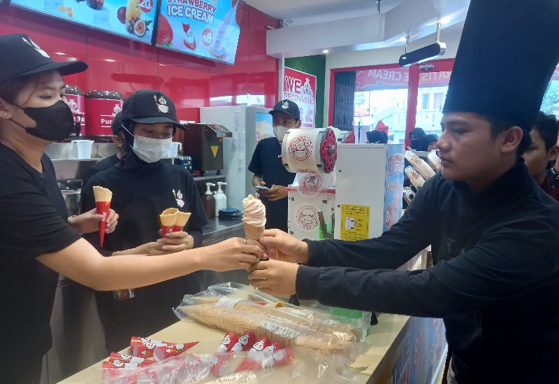 Kabar Gembira Mixue Ice Cream dan Tea Grand Opening di Semanan Jakarta