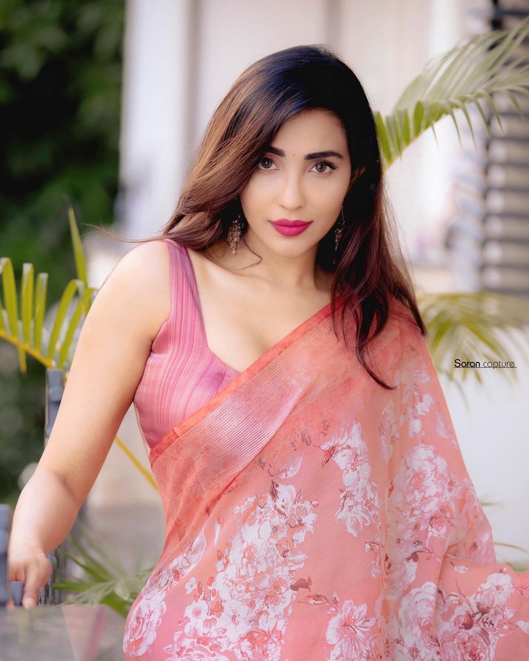 Actress Parvati Nair Latest Photohoot Pics in Saree