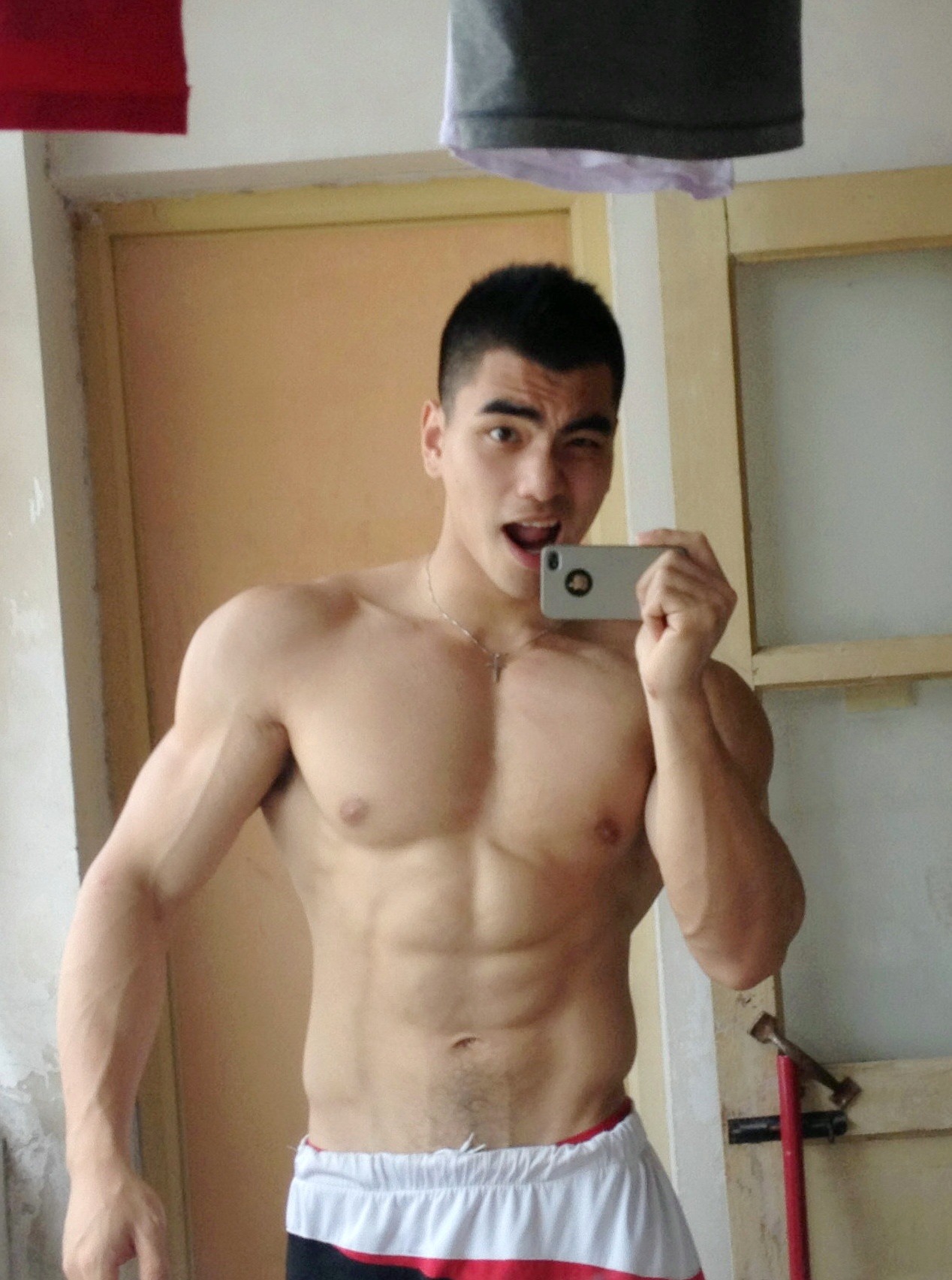 sexy-strong-shirtless-guy-fit-body-selfie-sexiest-asian-man