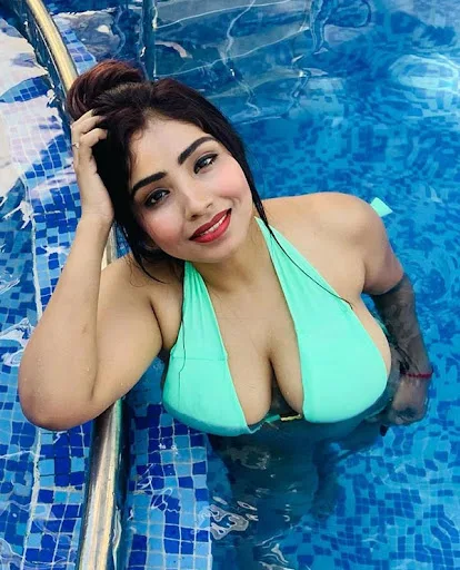 Aayushi Jaiswal curvy actress maya hothit app