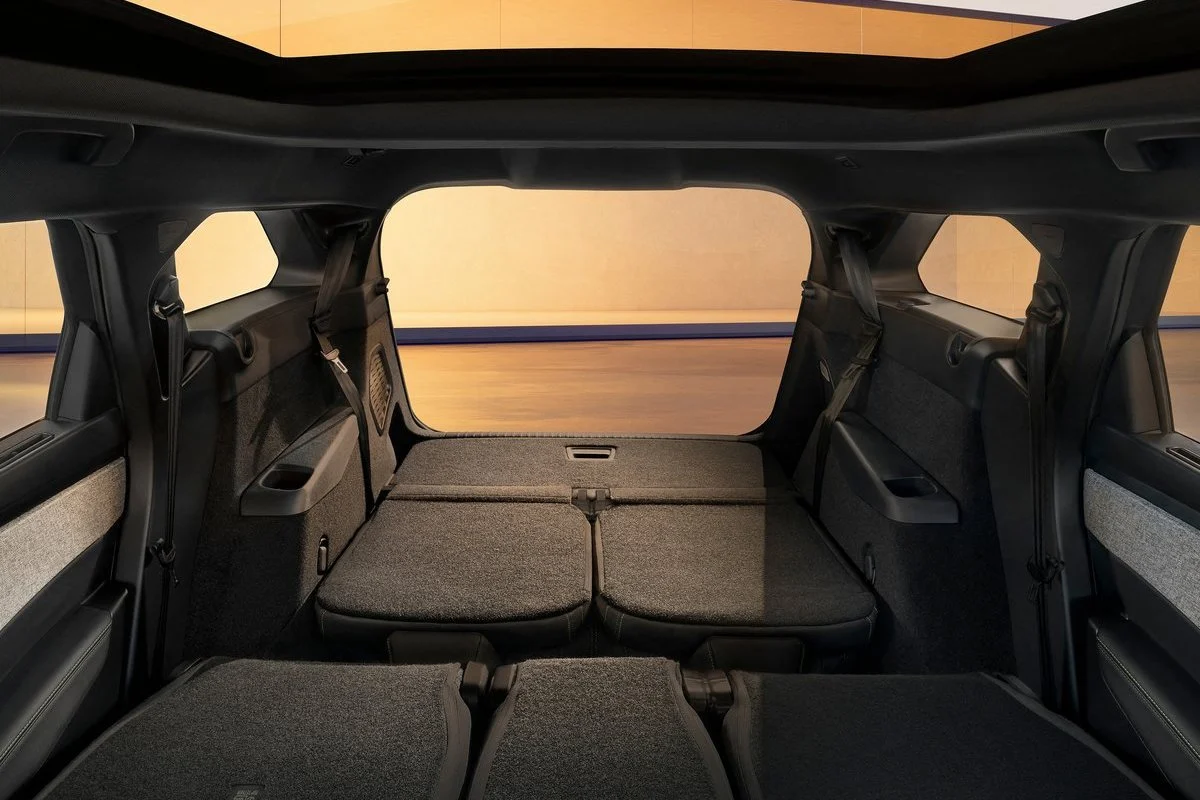 Yeni Peugeot E-5008 arka koltuk