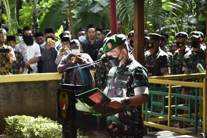 Di Pemakaman Sertu Rizal, KSAD Dudung: Kami Kehilangan, Semoga Prajurit Terbaik Diberikan Tempat Layak di Sisi Allah SWT