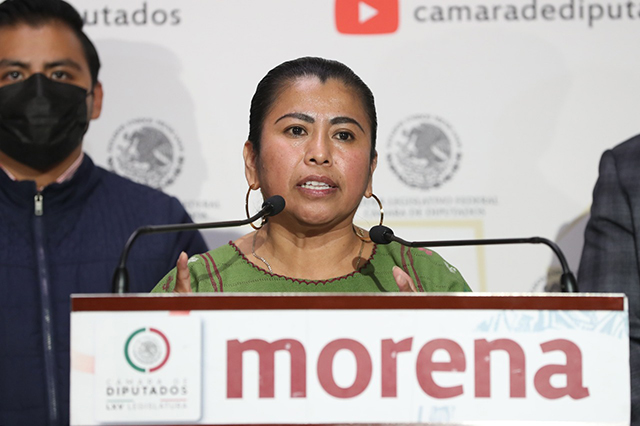 Gobernador de Puebla amenaza a diputada federal de Morena