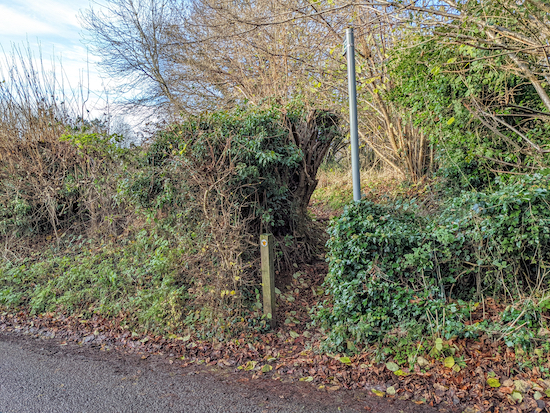 Turn right off Down Green Lane on Wheathampstead footpath 80