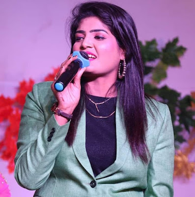 Singer Nisha Upadhya