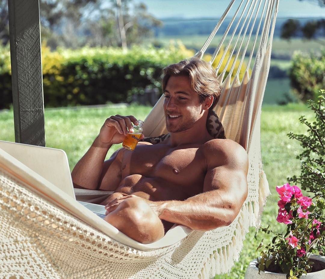 fit-shirtless-summer-guy-drinking